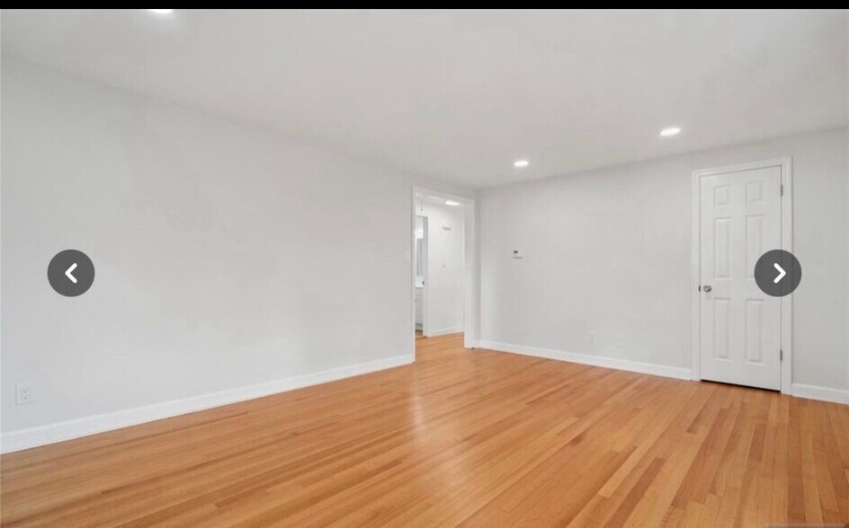Living room - 511 New York Ave