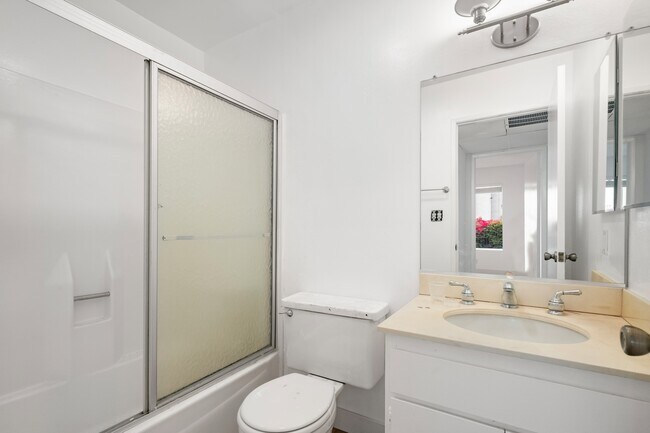 Building Photo - 1109 Summertime Ln