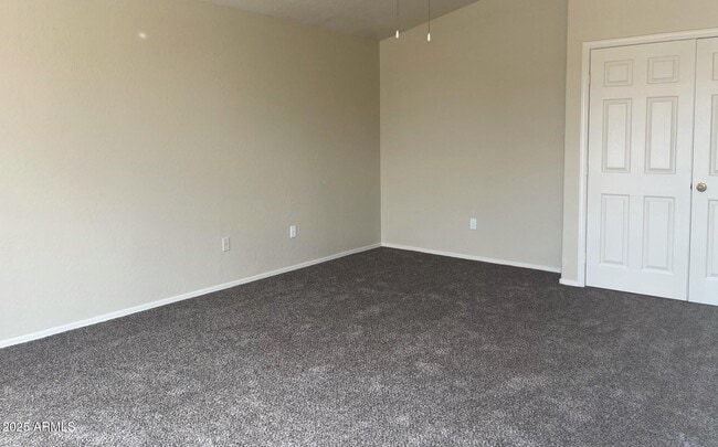 Building Photo - 1529 E South Fork Dr