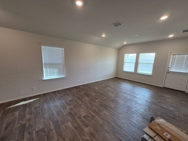 Building Photo - 156 Middle Grn Lp