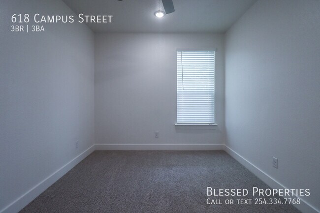 Building Photo - 618 Campus St