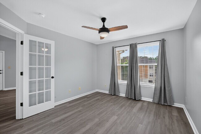 Building Photo - 3rd Floor Condo in Merer Point