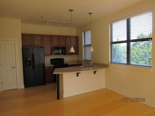 Primary Photo - 650 S Mill St