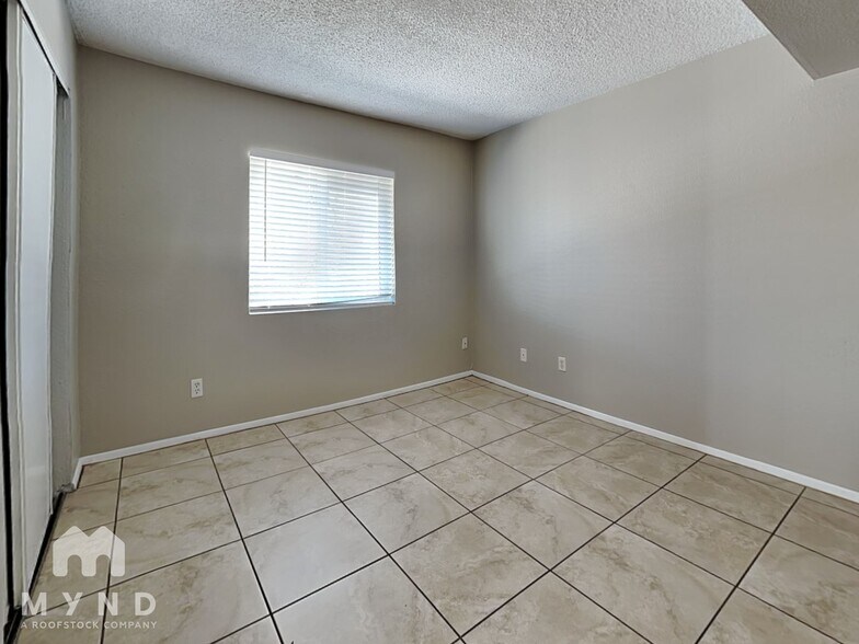 Building Photo - 8343 N 59th Dr