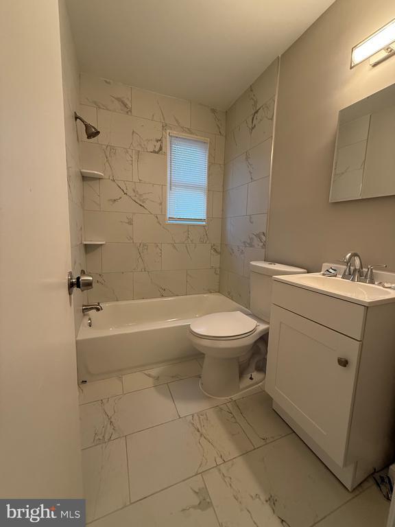 Building Photo - 5852 Mt Vernon Dr