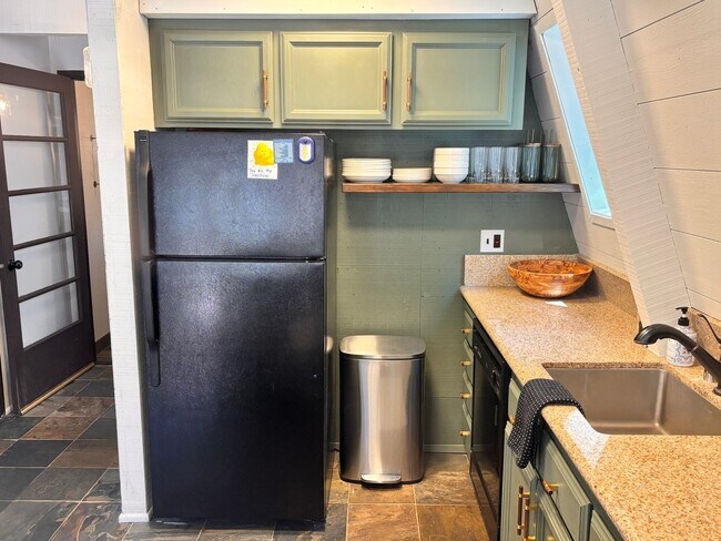 Building Photo - Tahoe Donner Ski Lease | Available Jan 2 - April 30 |$3200/mo.