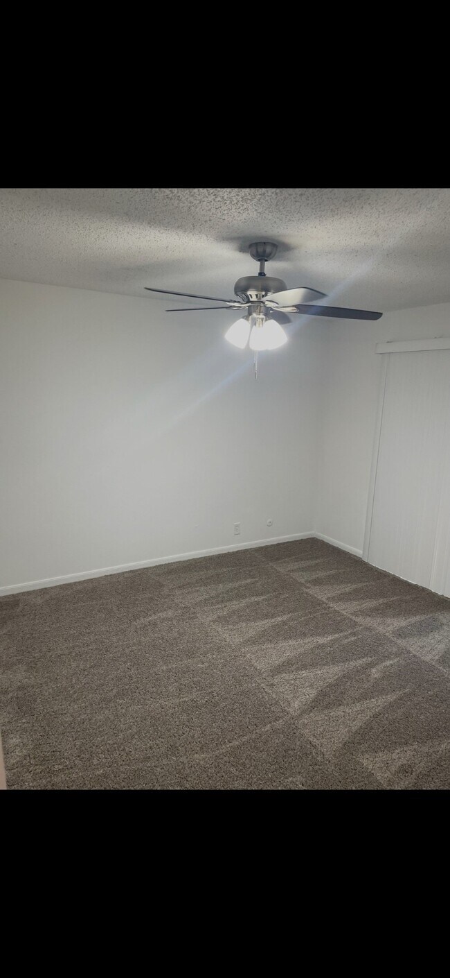 Building Photo - 700 Thicket Ln