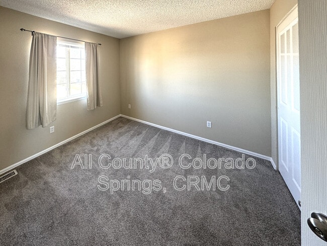 Building Photo - 5048 Weaver Dr