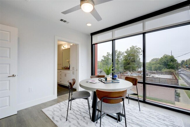 Building Photo - 2213 Poquito St