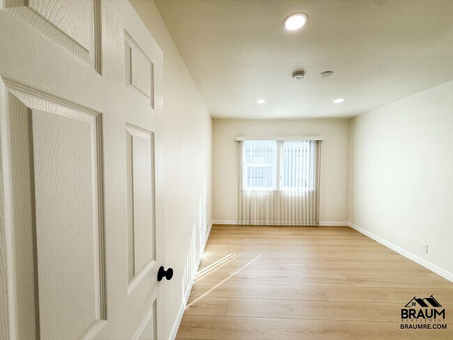 Building Photo - 7339 Woodman Ave