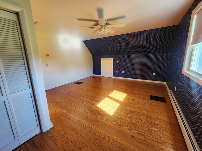 Building Photo - 109 N Hollow Rd