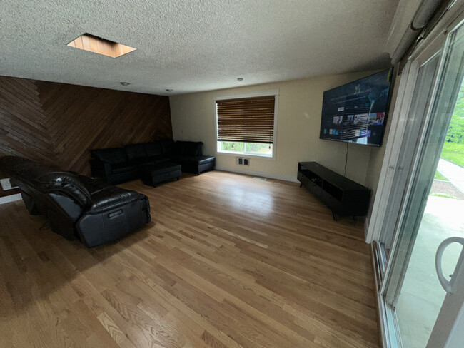 Building Photo - 633 SE 156th Ave