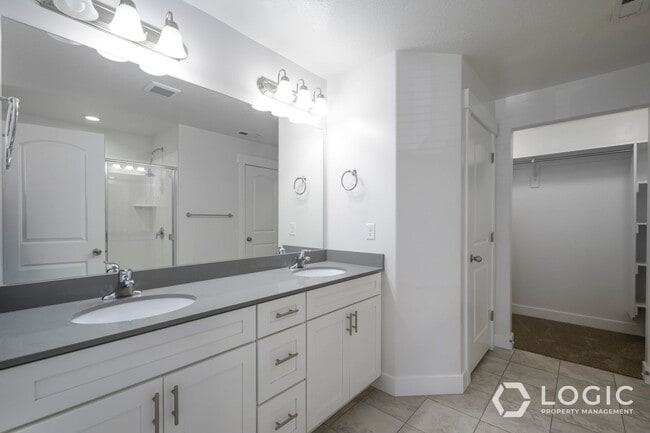 Building Photo - Beautiful Townhome in Lehi UT
