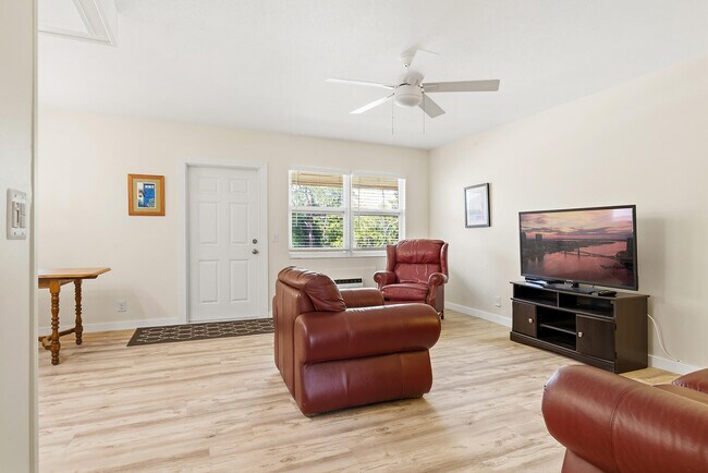 Building Photo - 142 Norwich F