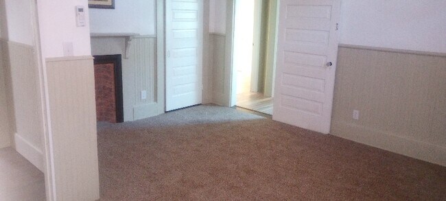 Building Photo - 6 Maple St