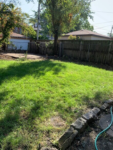 Building Photo - 8109 S Dorchester Ave