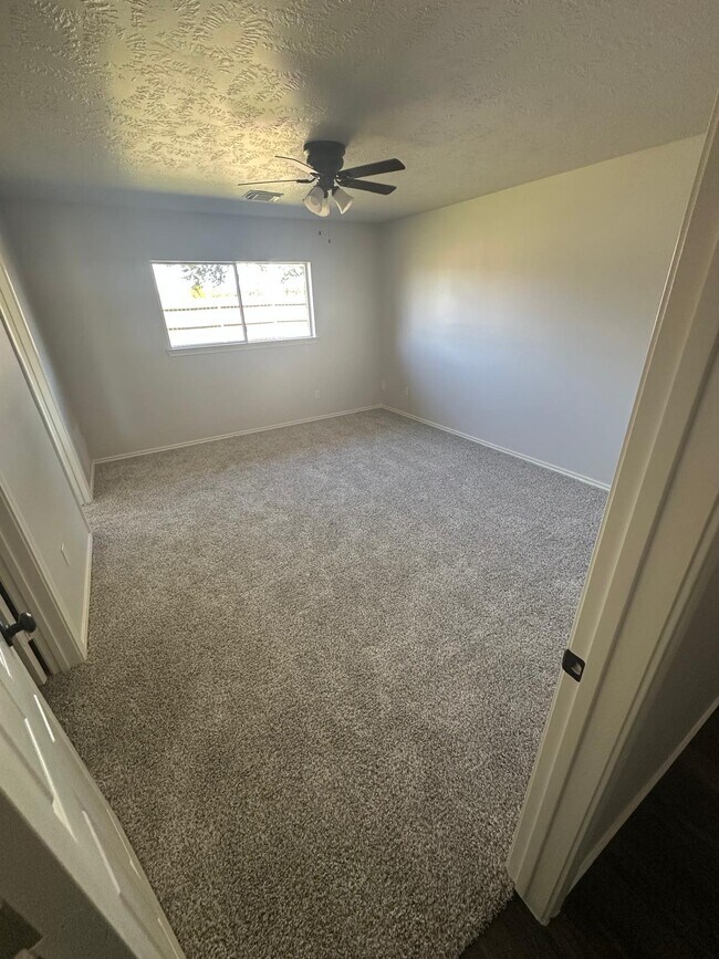 Building Photo - 4938 Glenpark Dr