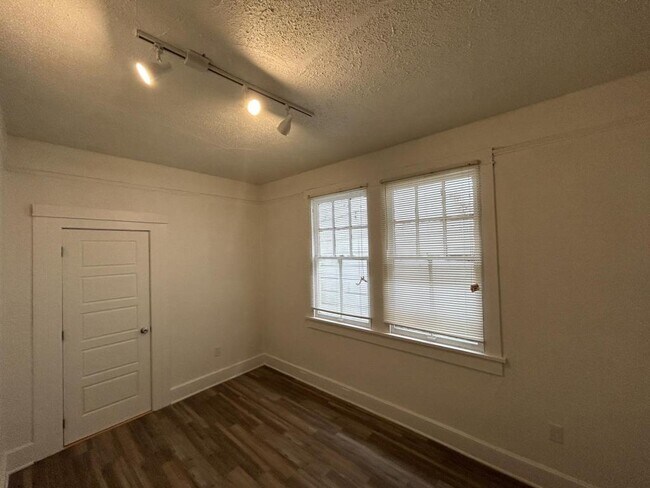 Building Photo - 1412 Teche St