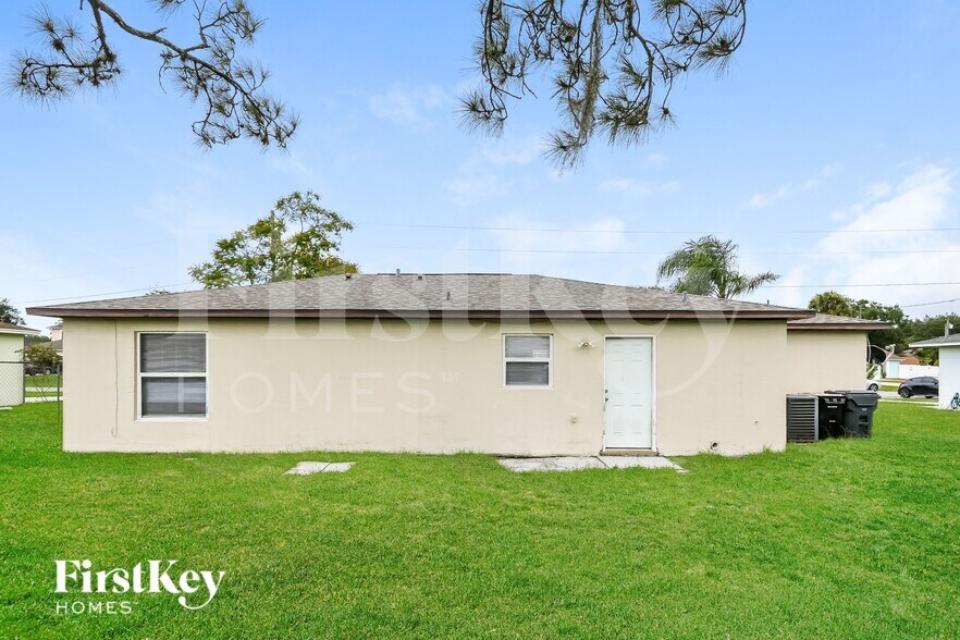 Building Photo - 714 Camel Ct