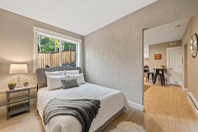 Building Photo - 9110 Redmond-Woodinville Road NE-Unit 101