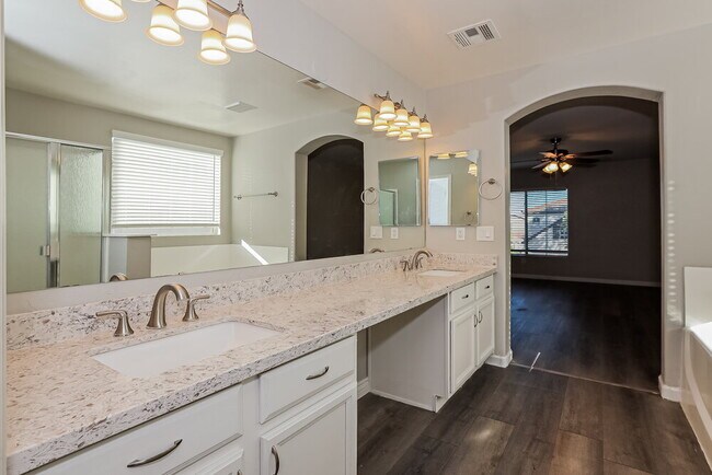 Building Photo - 13429 W Peck Dr