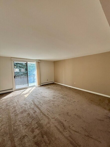 Building Photo - 17 Losson Garden Dr