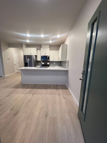 Building Photo - 6532 SE Nasha St