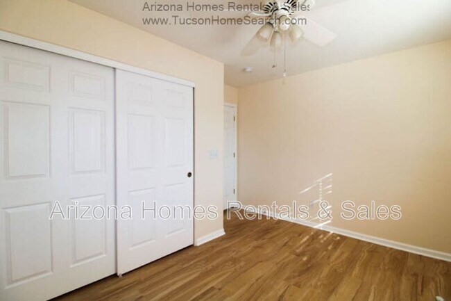 Building Photo - 9779 E Paseo San Ardo