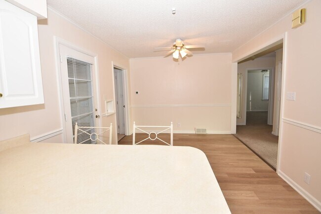 Building Photo - Great 3 bedroom Ranch in Elkhart