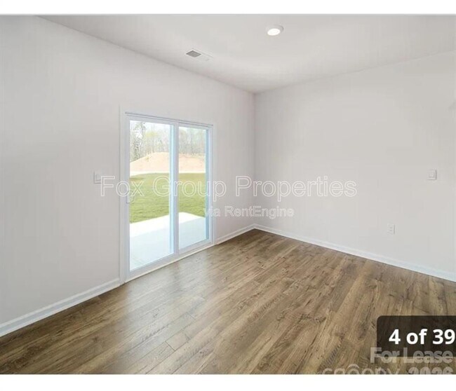 Building Photo - 132 Scotsway Ct