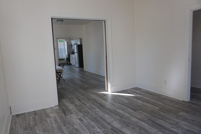 Building Photo - 15 E Gay St