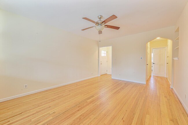 Building Photo - 515 S 12th St