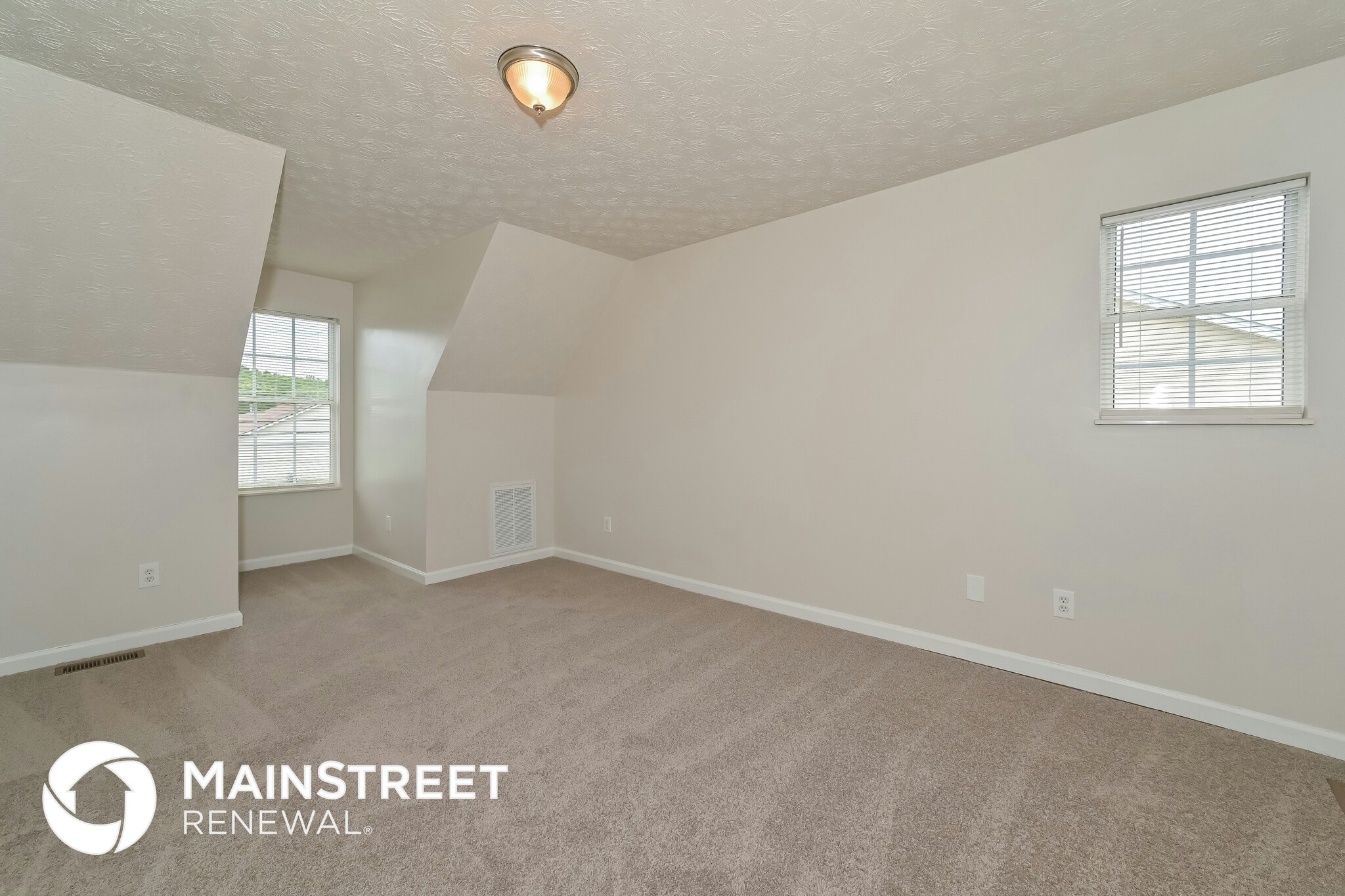 Building Photo - 8231 Oak Terrace Ln