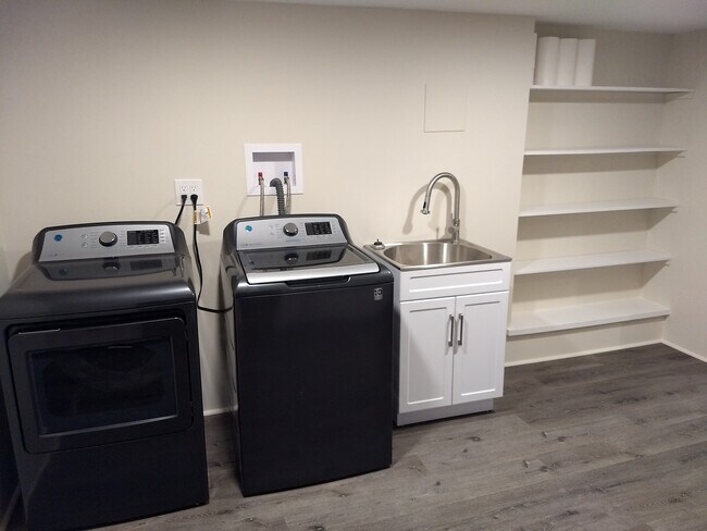 Building Photo - 5836 Alter St