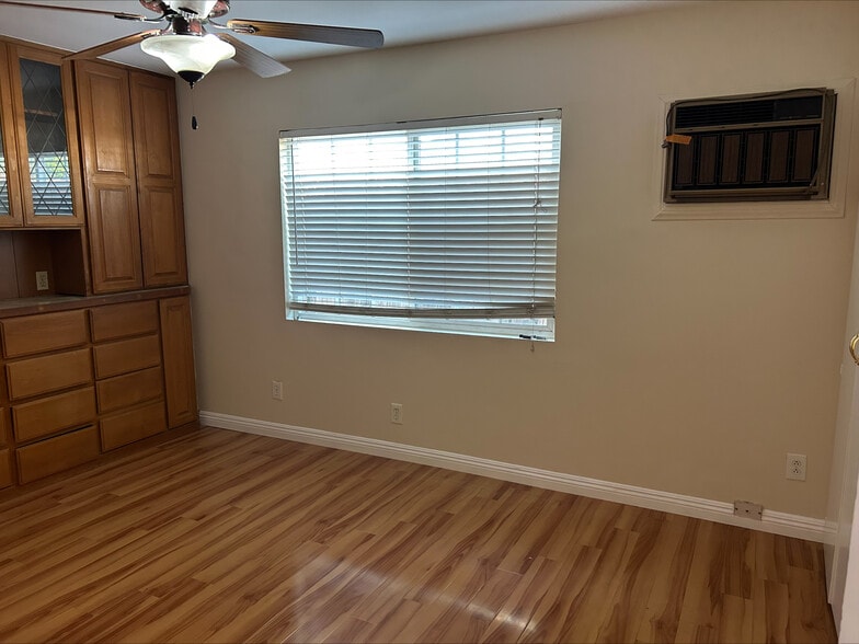 Building Photo - 8934 Callita St