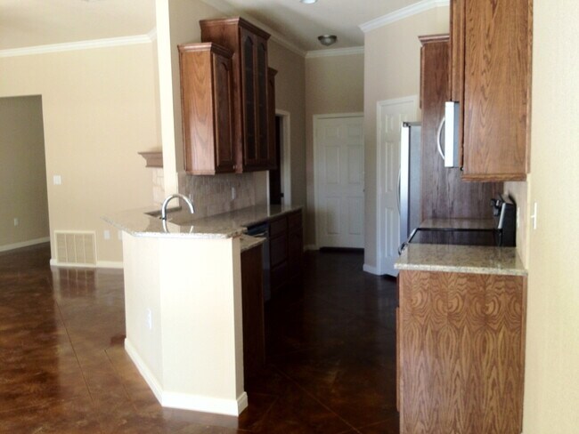 Building Photo - Duplex