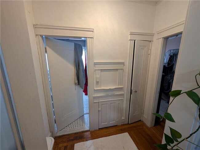 Building Photo - 43 Sargent Ave