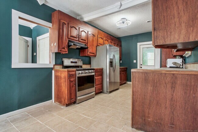 Building Photo - 138 Pleasant St
