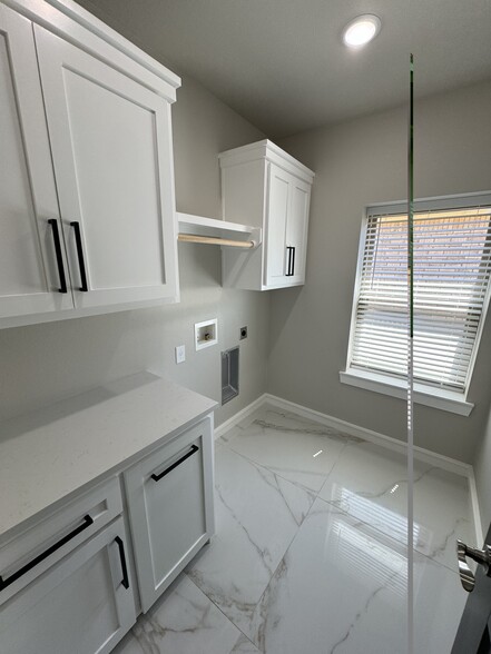 Building Photo - 904 N Fulton Ave