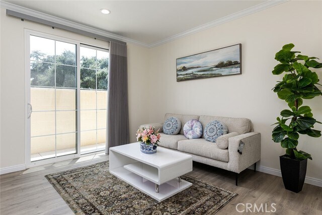 Building Photo - 89 N Grand Oaks Ave