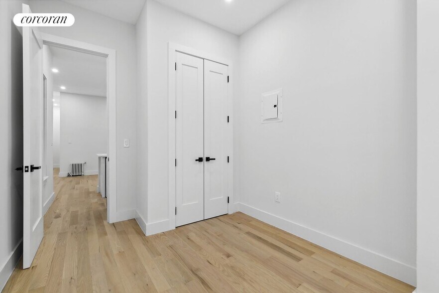 Building Photo - 202 W 96th St
