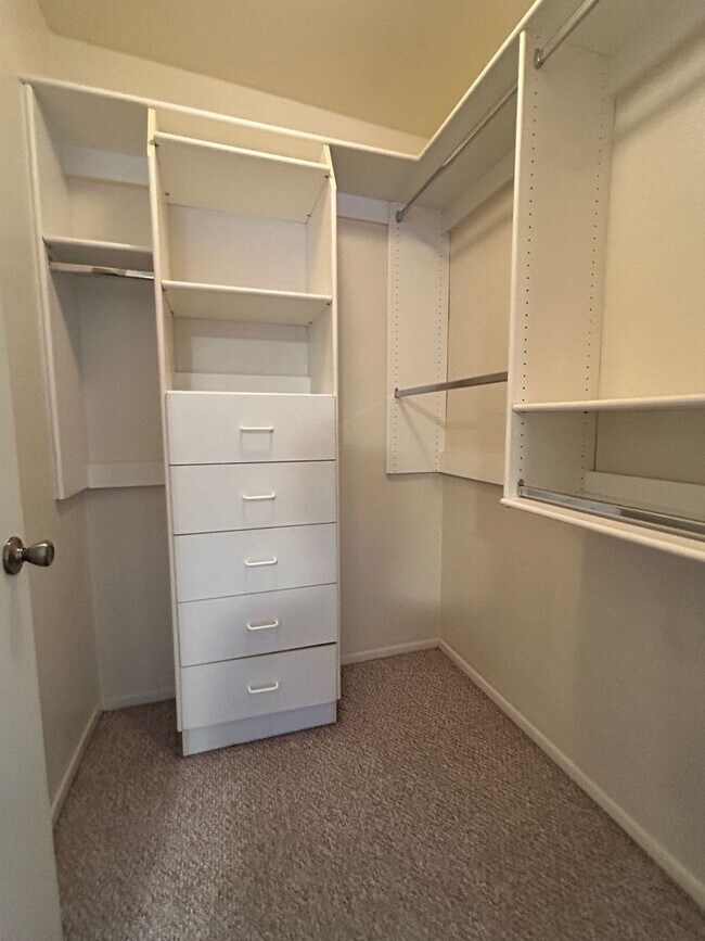 Building Photo - 1 BEDROOM THUNDERBIRD PASEO
