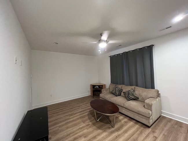 Building Photo - 1118 Nova St