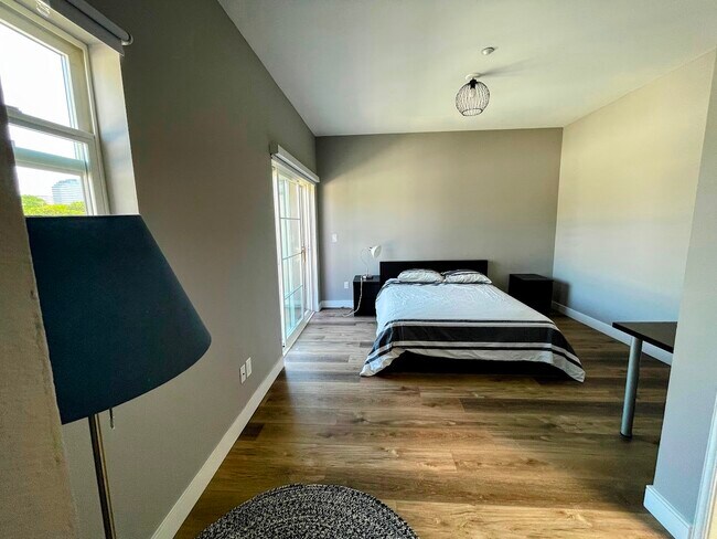 Guest Bedroom/3rd floor - 1513 Berkeley St