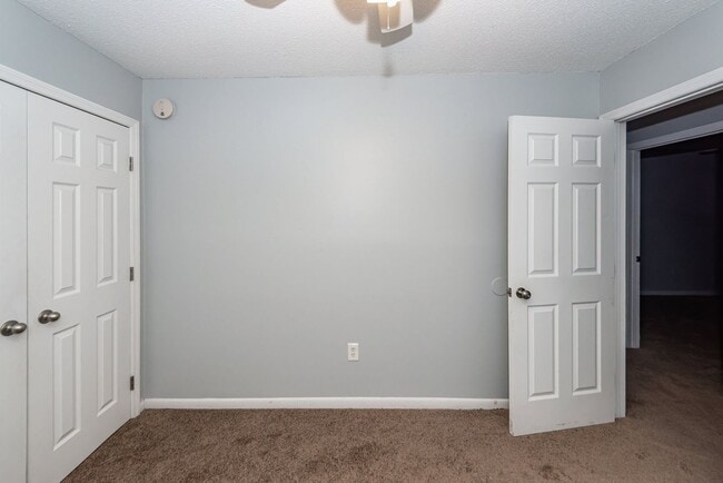 Building Photo - 3 Bedroom 2.5 Bath Condo in Parsonage Poin...