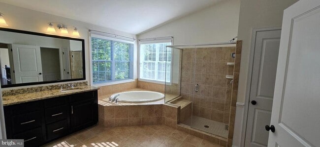 Building Photo - 42826 Edgegrove Heights Terrace