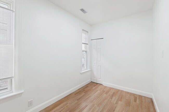 Building Photo - 1430 W Superior St