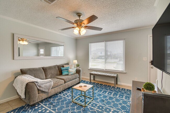 Building Photo - FULLY FURNISHED!!! 2 BEDROOM TOWNHOME IN P...