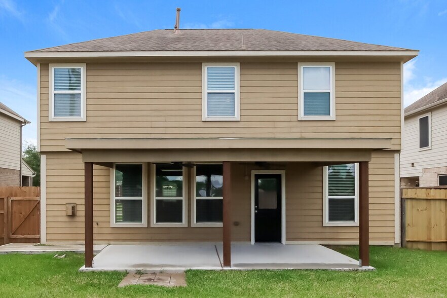 Building Photo - 5222 Rio Dr