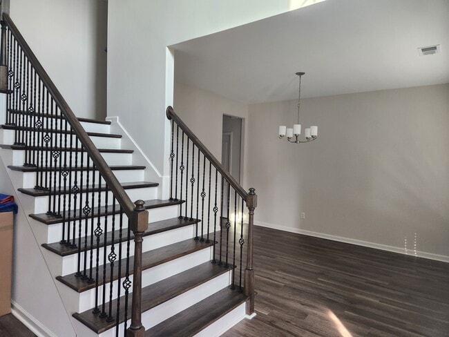 Building Photo - 271 Chestnut Dr
